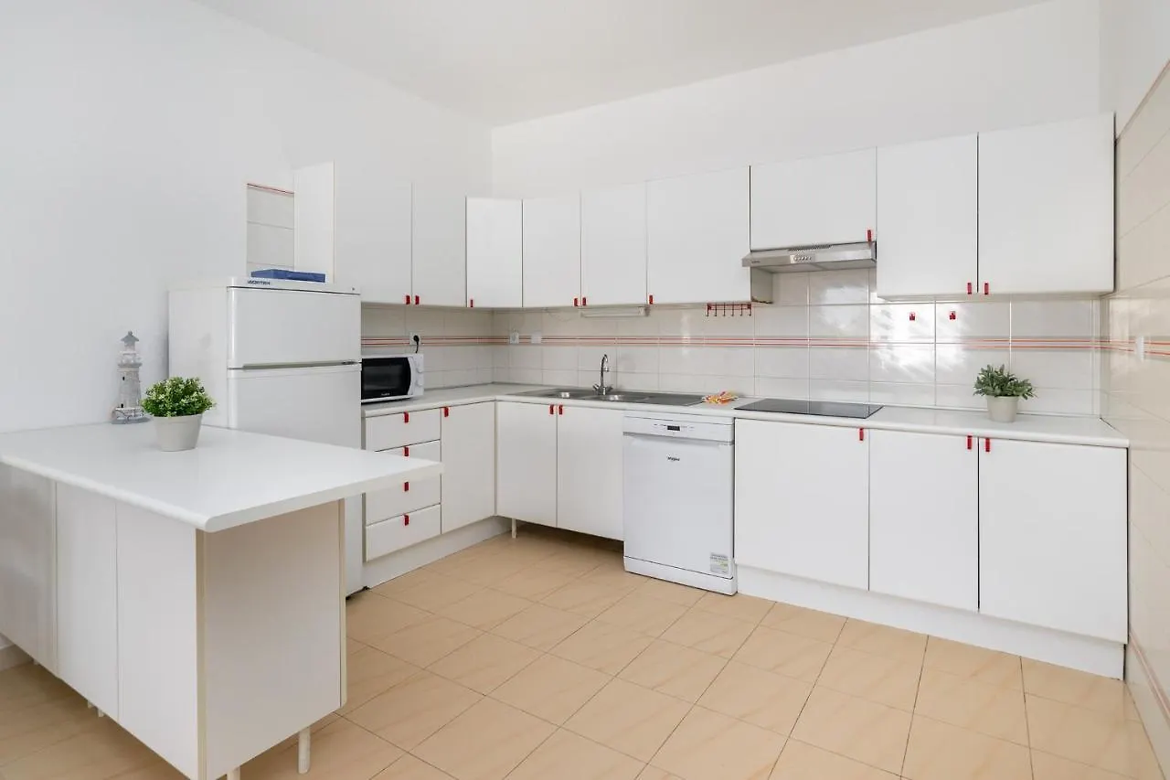Acqua Vista Family Apartment - 200M From Beach Porches